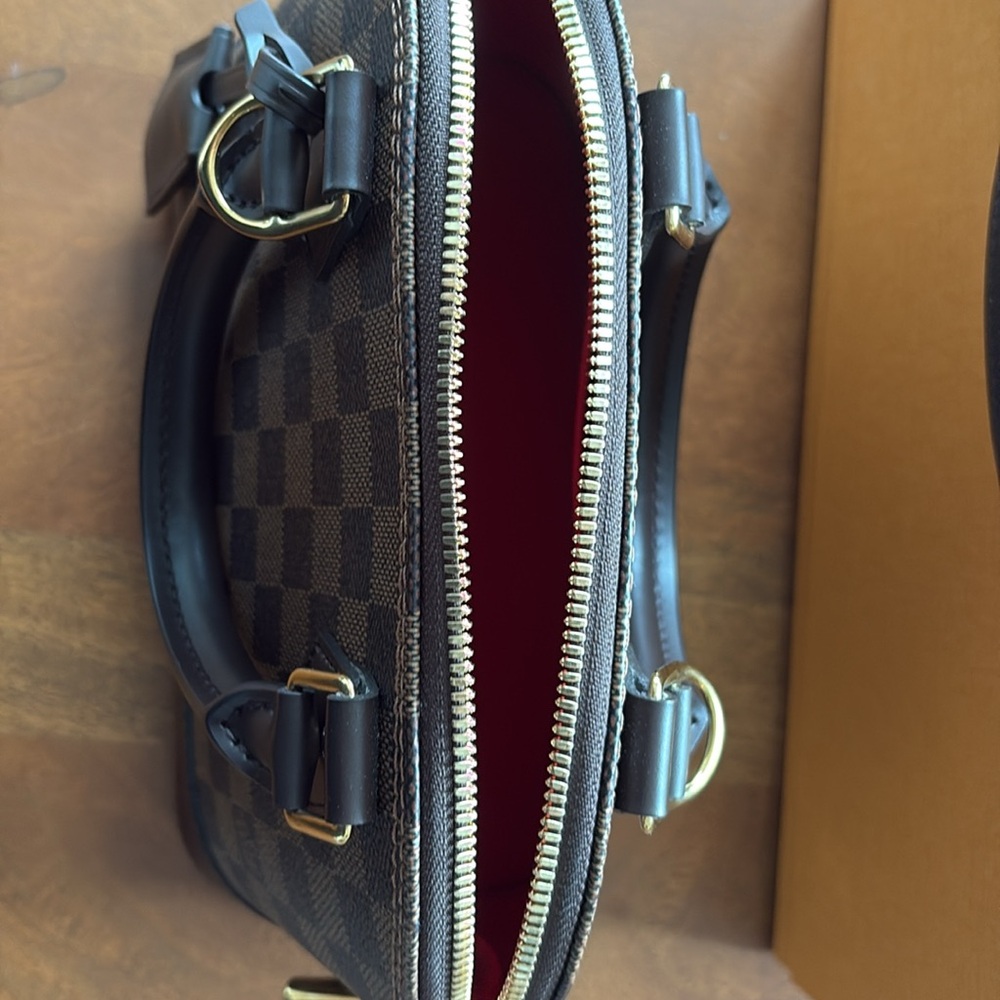Louis Vuitton Alma BB like new giftable condition - Picture 15 of 16